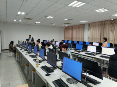 技藝爭鋒，代碼生輝——我校第六屆學生技能競賽之Web前端設計賽項圓滿落幕